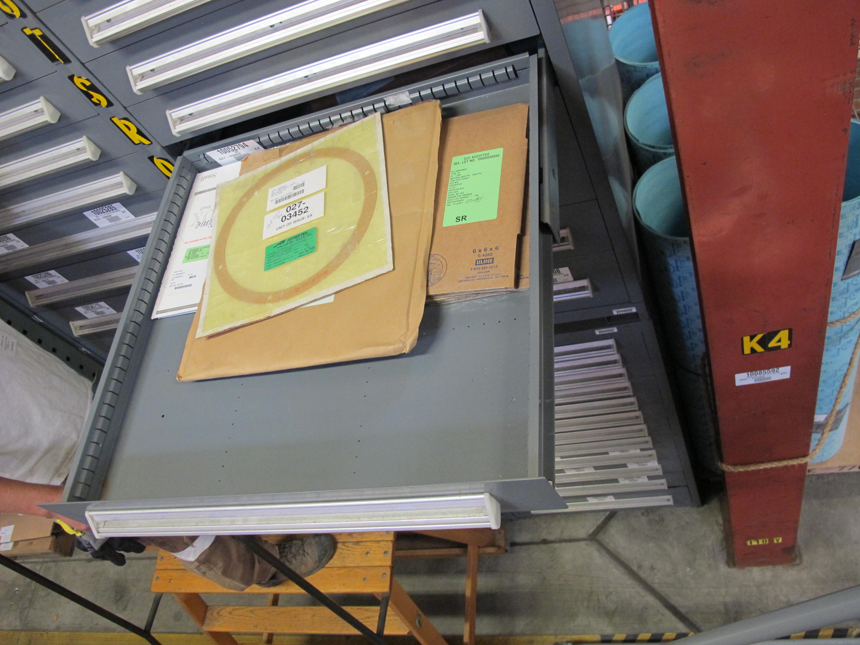 STANLEY VIDMAR HEAVY DUTY 12-DRAWER PARTS CABINET W/ CONTENTS (W-50) LOADING & HANDLING FEE $25-